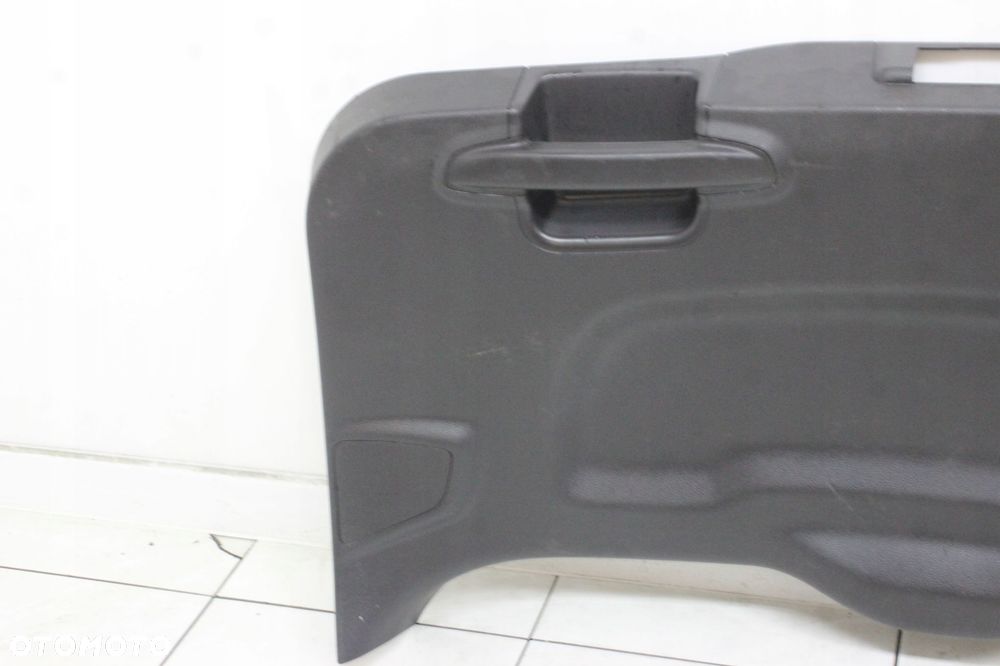 FORD FOCUS MK3 KOMBI 10R- TAPICERKA PLASTIK KLAPY POKRYWY BAGAŻNIKA - 2