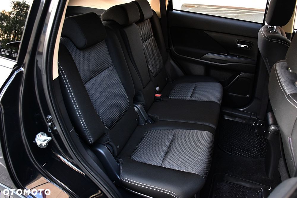 Mitsubishi Outlander 2.0 Invite + 2WD - 36