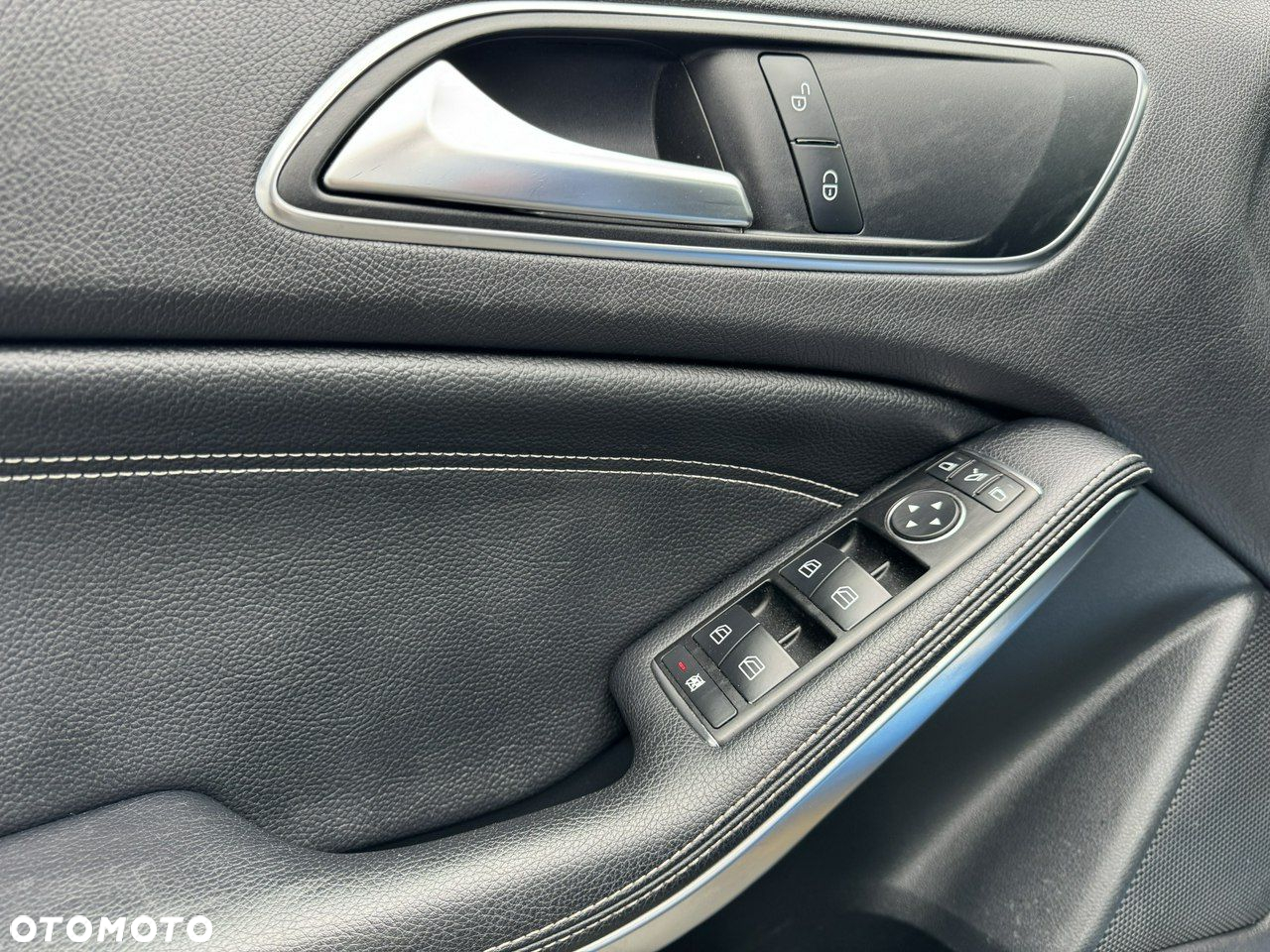 Mercedes-Benz Klasa A 180 BlueEfficiency Edition - 16