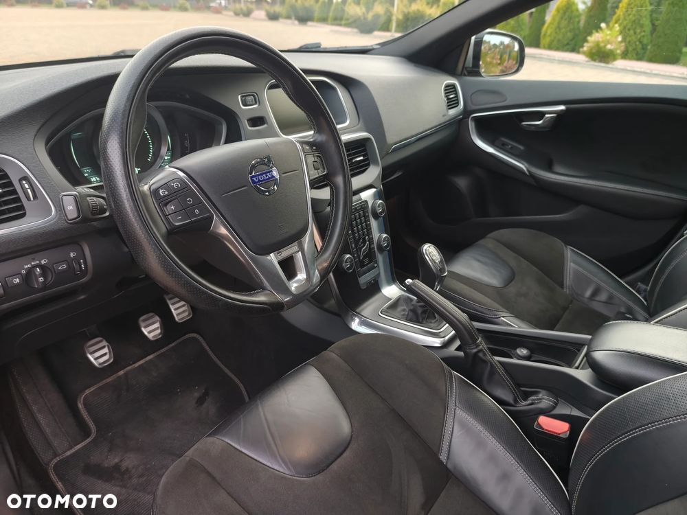 Volvo V40 D2 R Design - 10