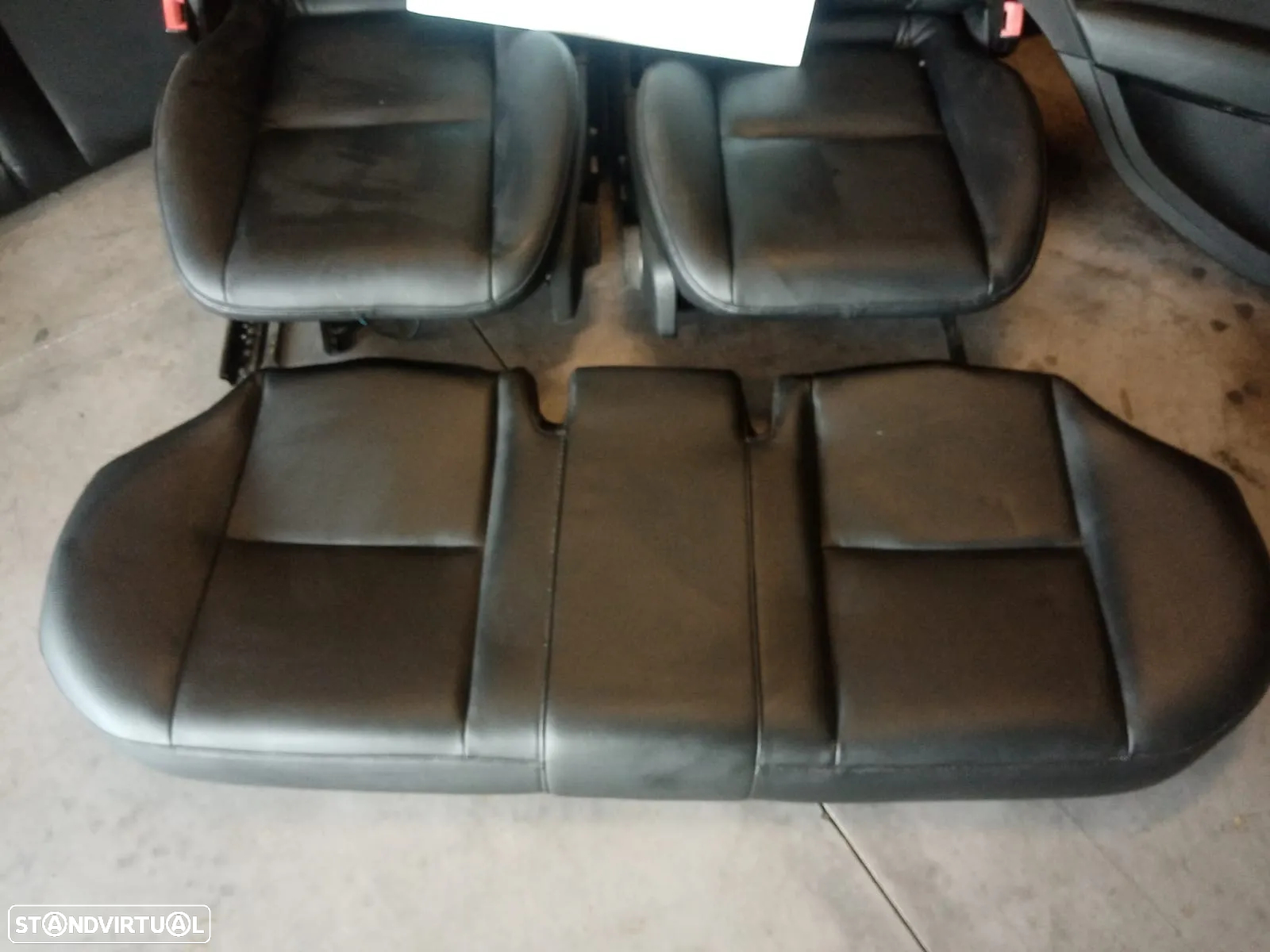 Interior Mercedes-Benz W204 2009 carrnha - 5