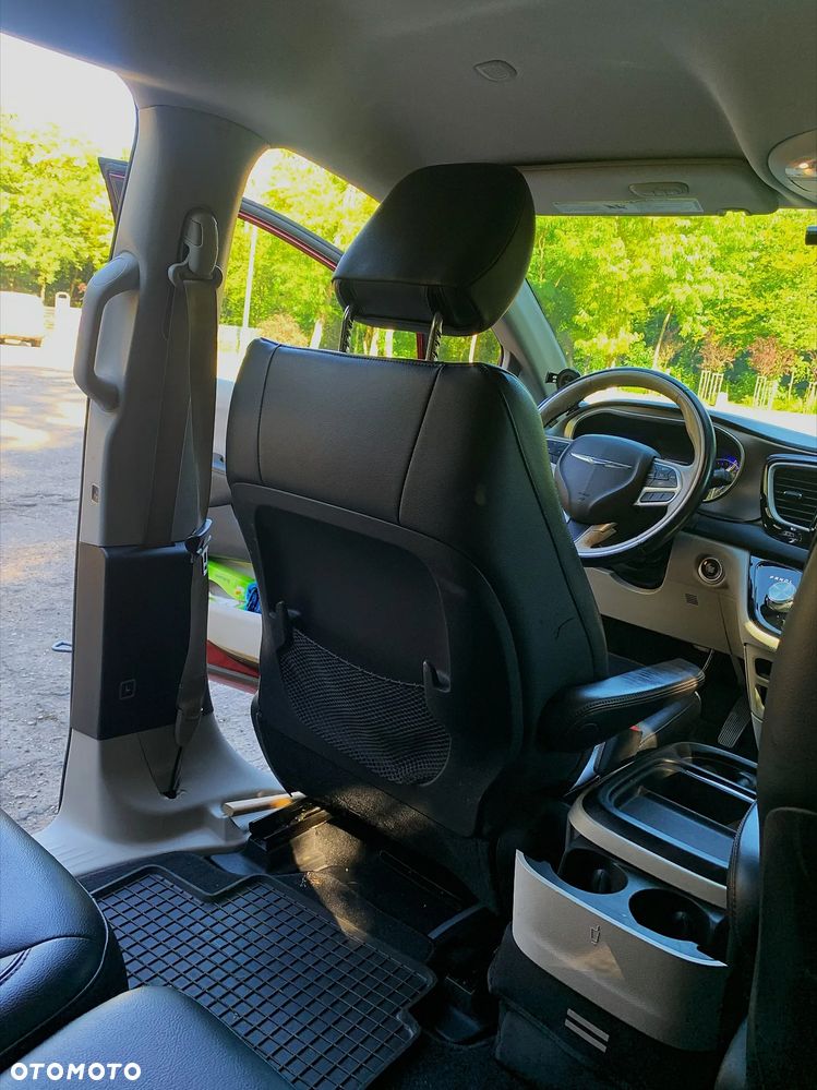 Chrysler Pacifica - 20