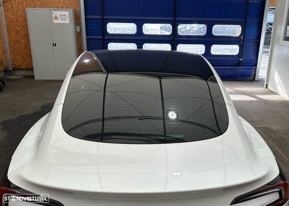Tesla Model 3 2023 photo 3