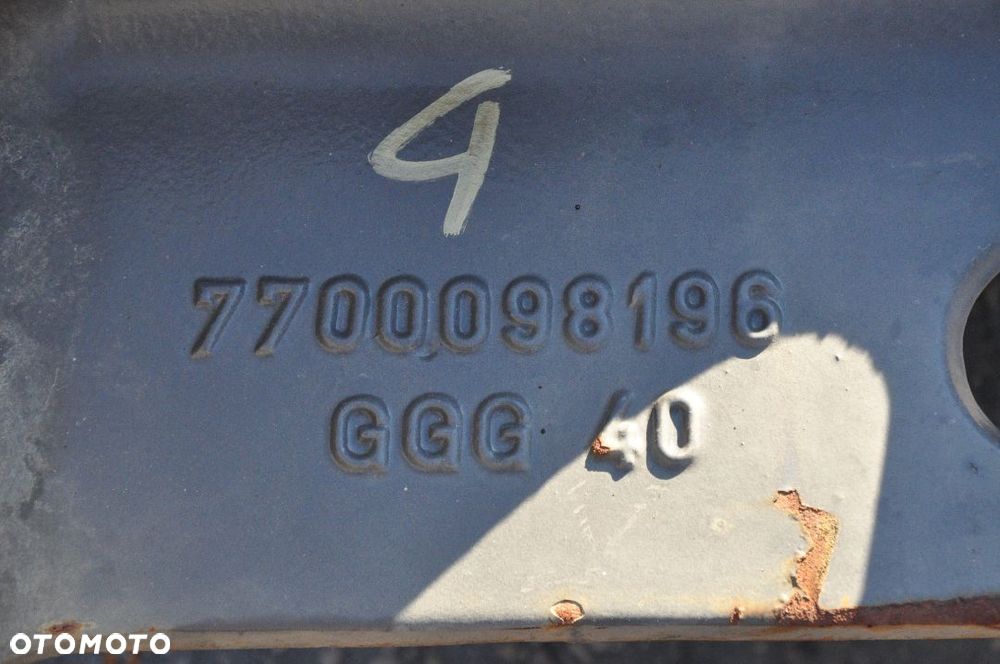 WSPORNIK SUPORT RAMA RENAULT CLAAS NR 7700098196 - 2