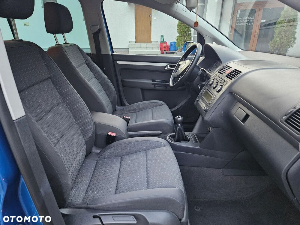 Volkswagen Touran - 33