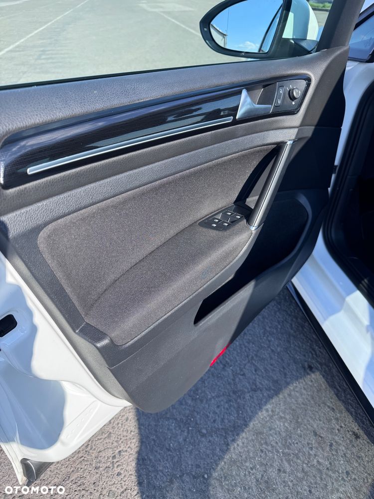 Volkswagen Golf - 10