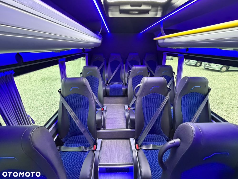 Mercedes-Benz Sprinter 517 - 19