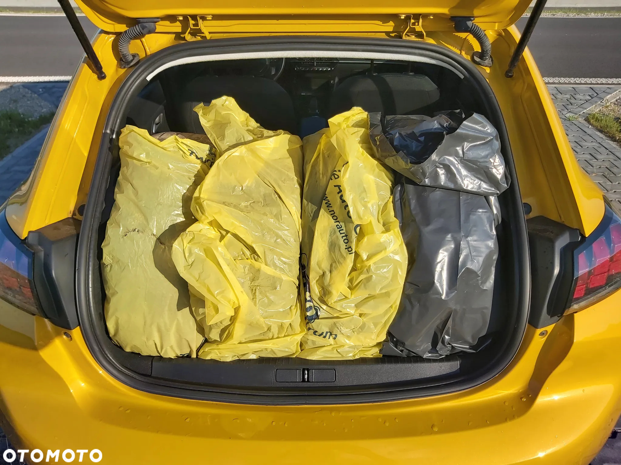 Peugeot 208 e-208 GT - 7