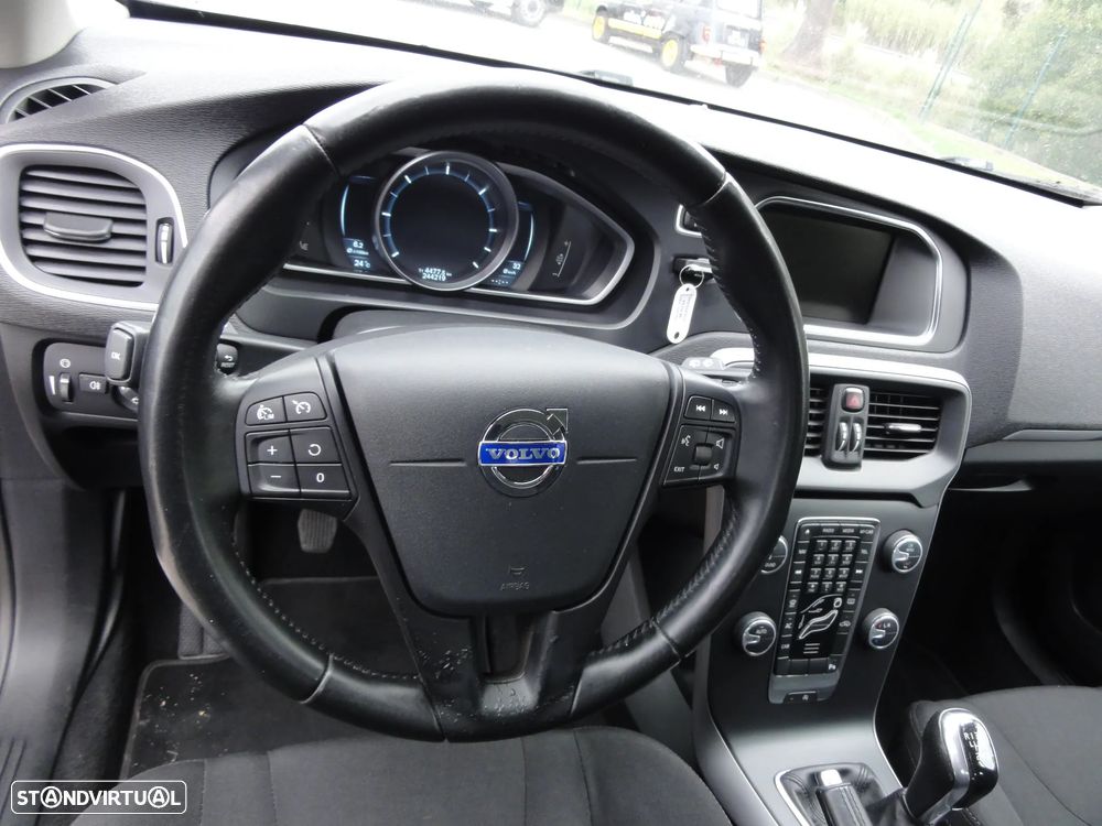 Volvo V40 D2 Momentum - 14