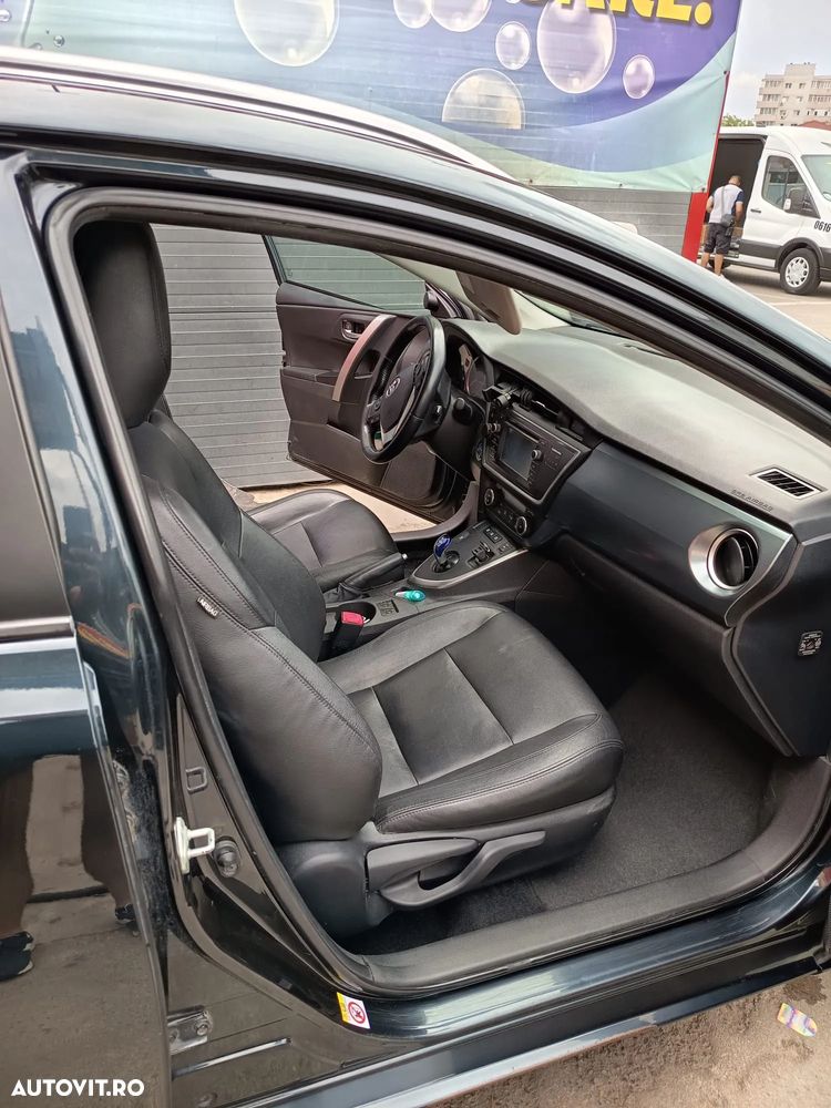 Toyota Auris 1.8 L VVT-i Luna - 5
