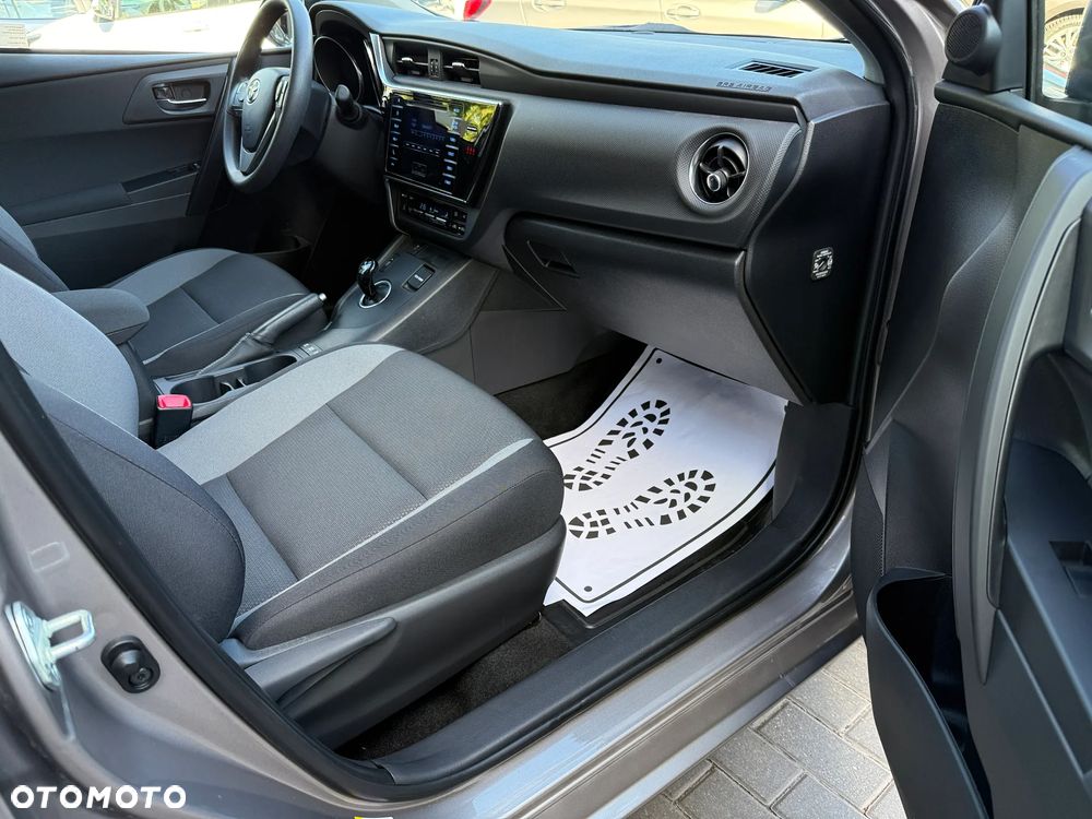Toyota Auris - 14