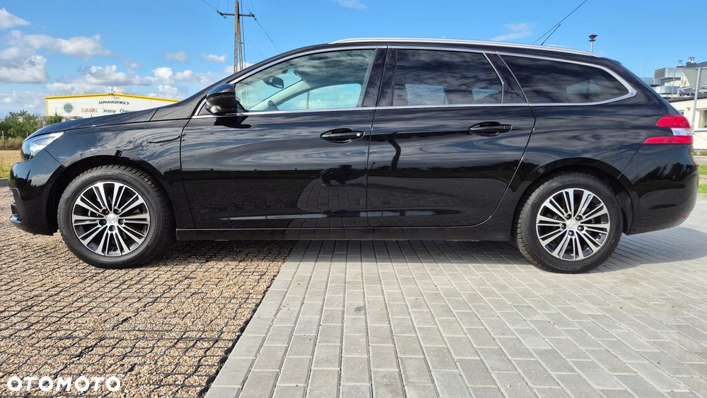 Peugeot 308 - 8