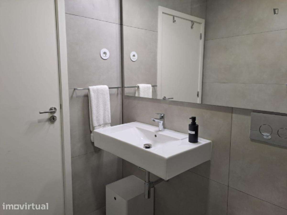 Apartamento com 1 quartos - localizado em São Nicolau Porto - Grande imagem: 5/10