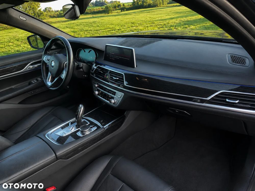 BMW Seria 7 740Li - 40