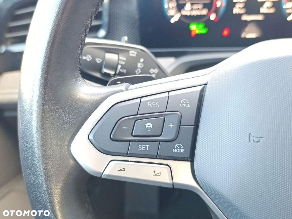 Volkswagen Passat - 25