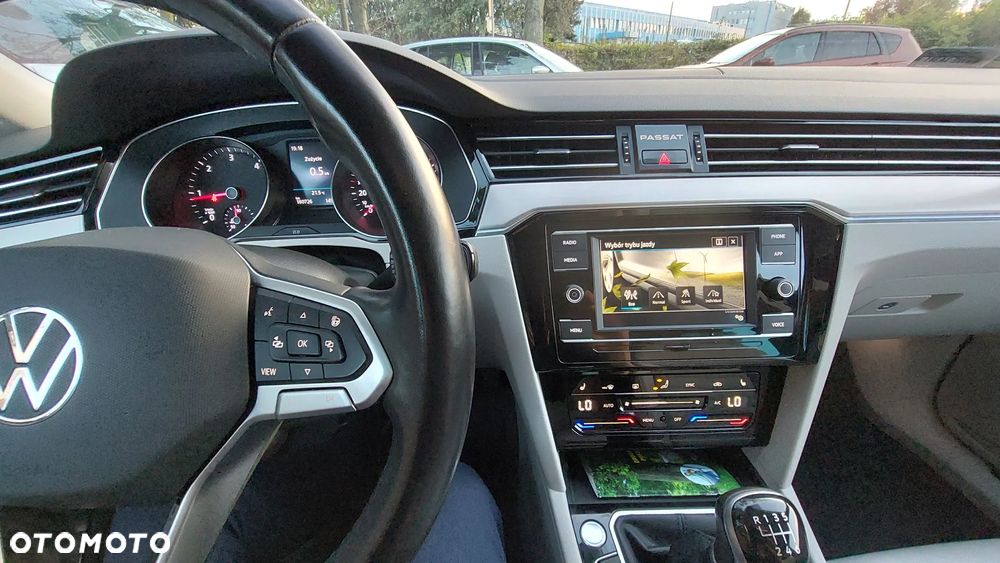 Volkswagen Passat 2.0 TDI EVO Elegance - 15