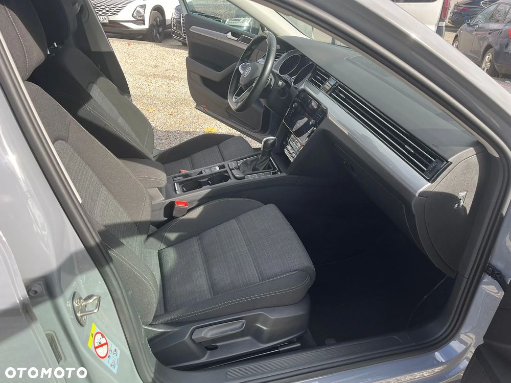 Volkswagen Passat - 12
