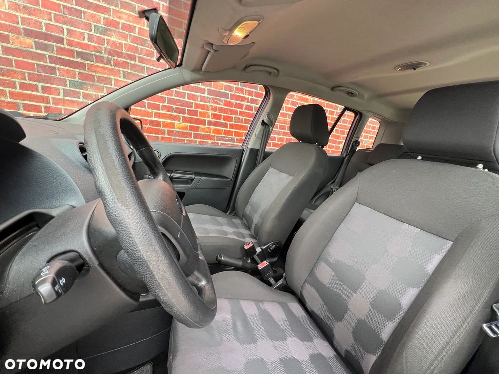 Ford Fusion - 12