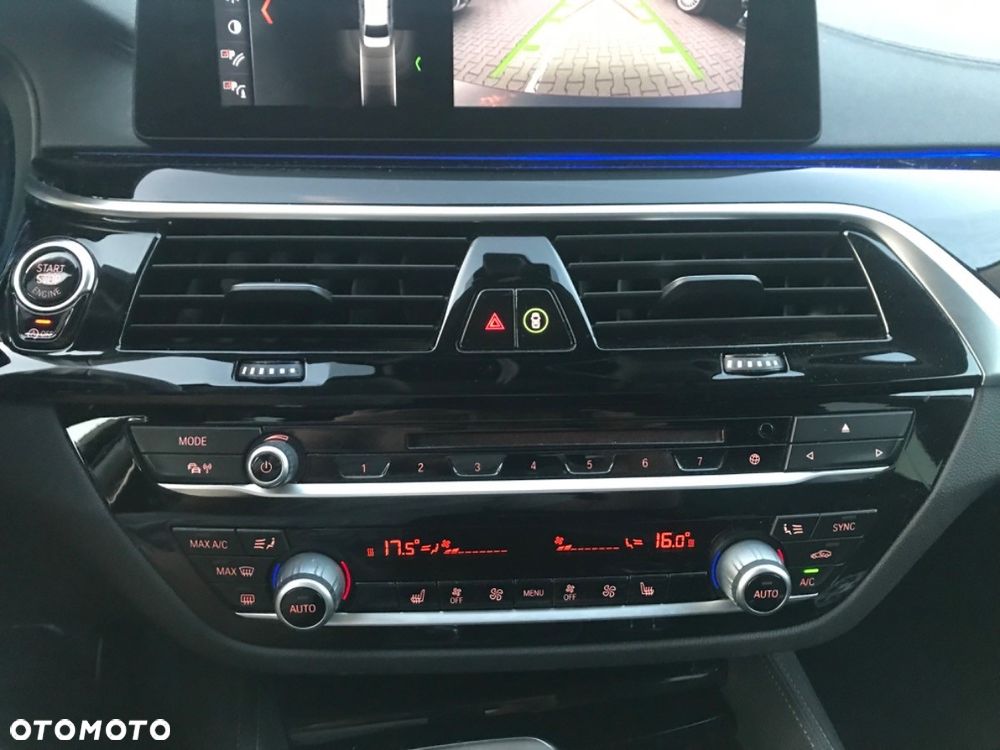 BMW Seria 5 520d xDrive Luxury Line sport - 27