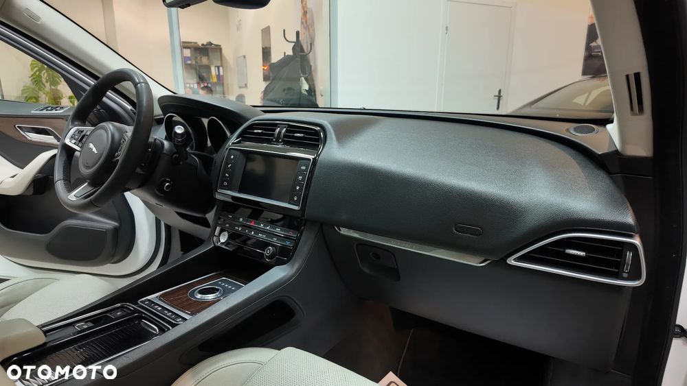 Jaguar F-Pace 2.0 i4D AWD Prestige - 36