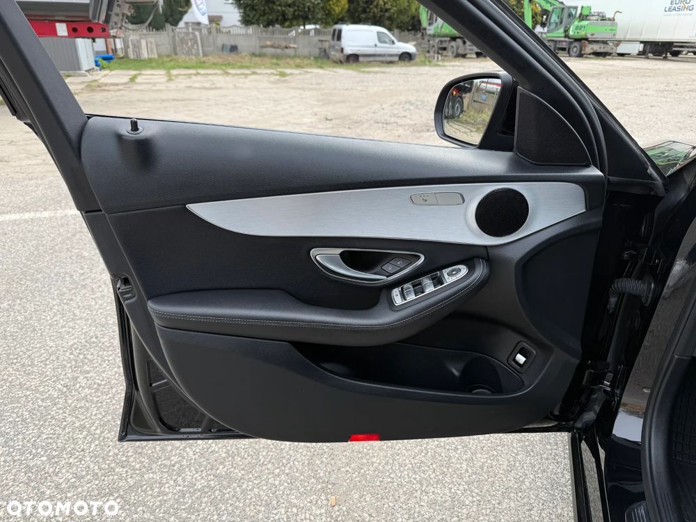 Mercedes-Benz Klasa C 180 7G-TRONIC Exclusive - 25