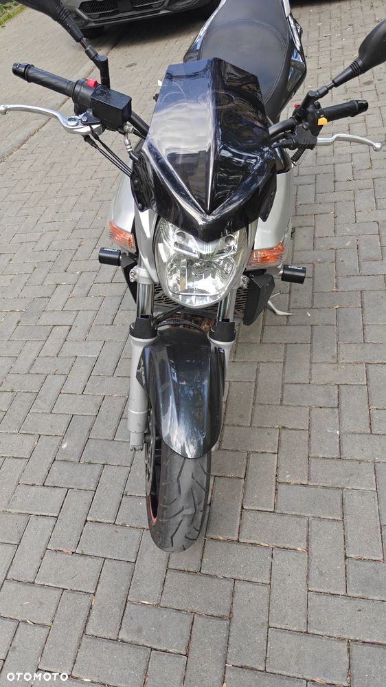 Suzuki GSR - 6