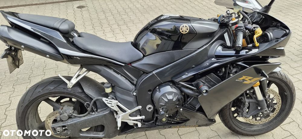 Yamaha R1 - 9