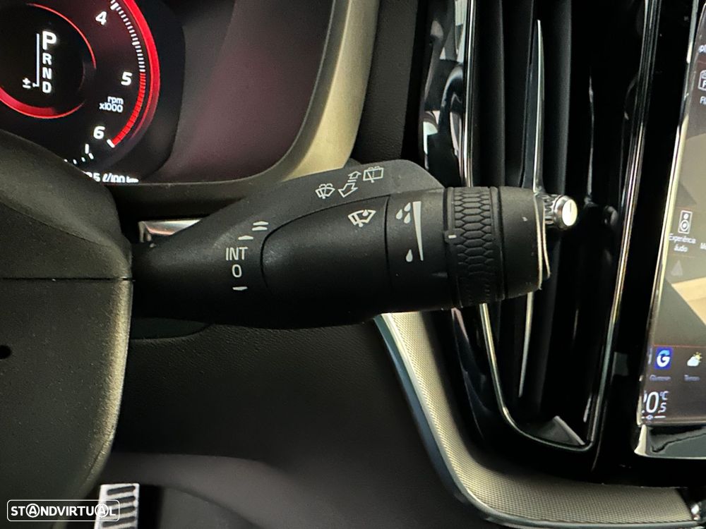 Volvo XC 60 2.0 D4 R-Design Geartronic - 20