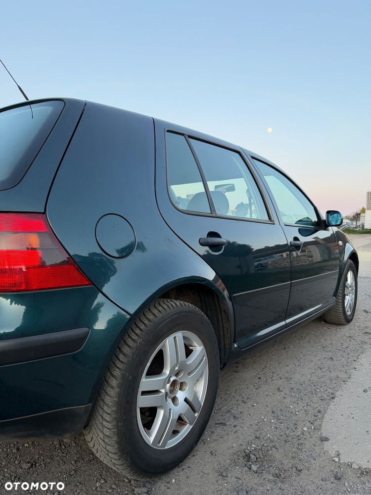 Volkswagen Golf 1.6 Comfortline - 16