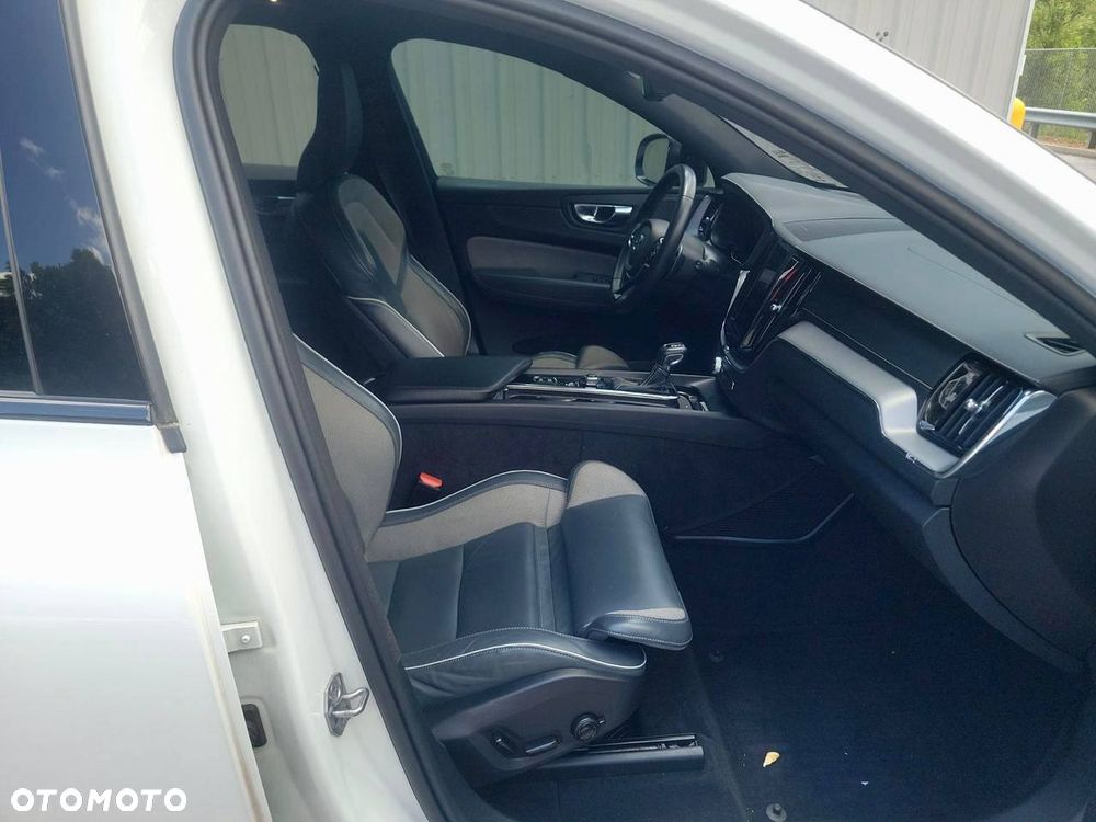 Volvo XC 60 T5 AWD R-Design - 9