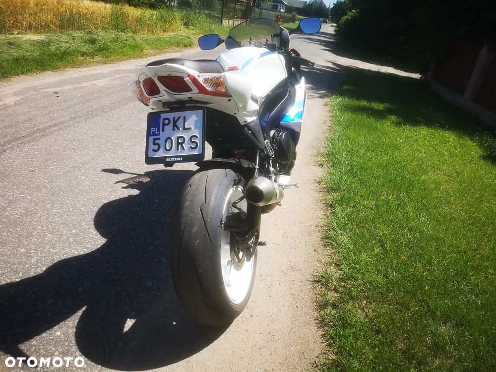 Suzuki GSR - 11
