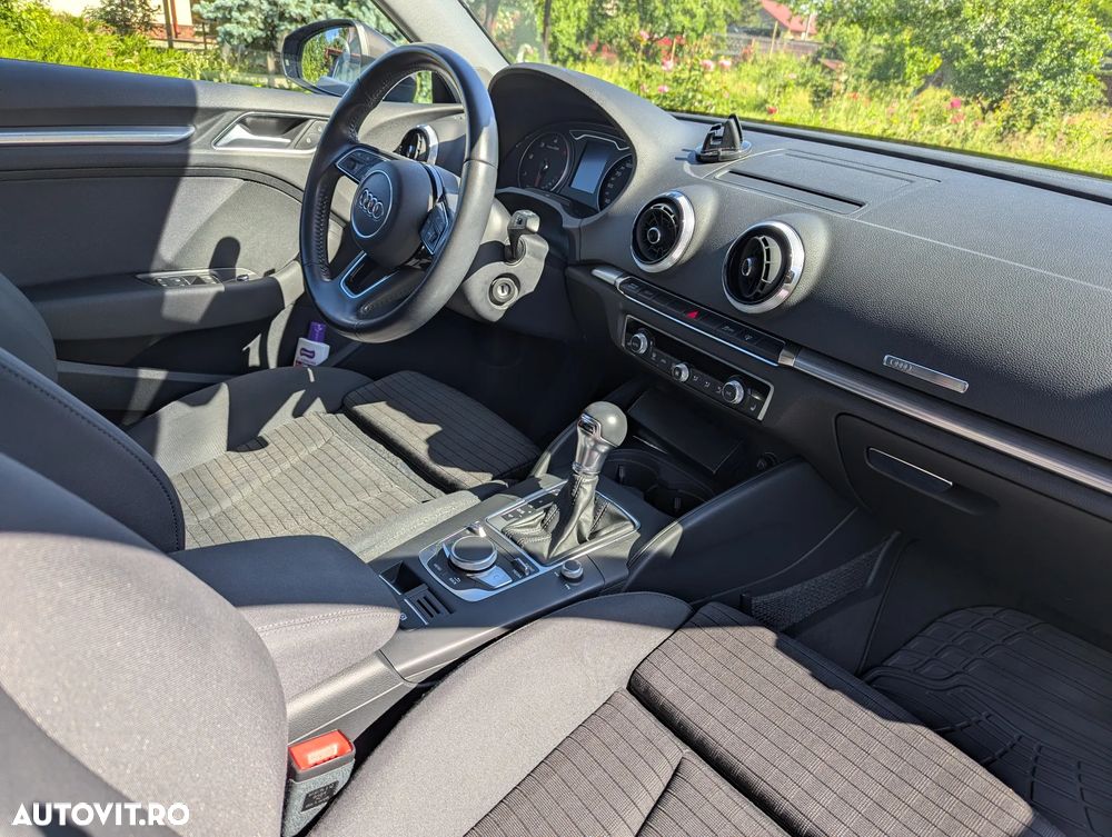 Audi A3 1.6 TDI S tronic Sport - 6