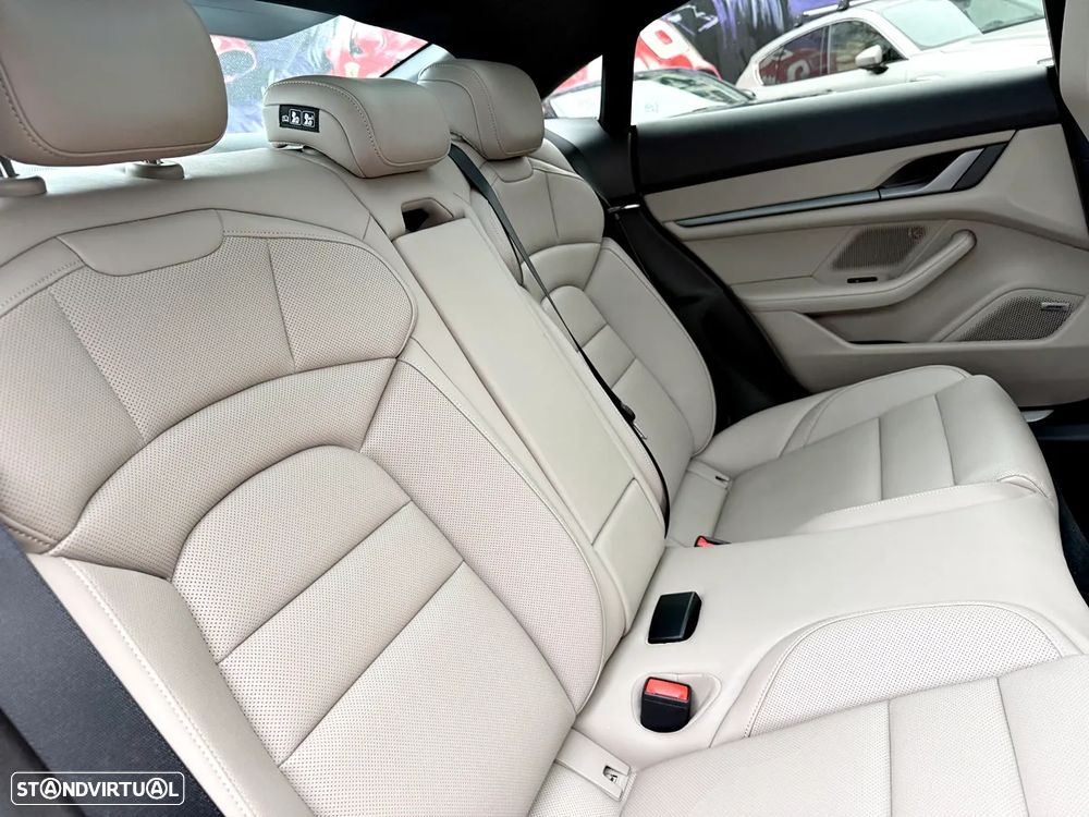 Porsche Taycan 4S - 31