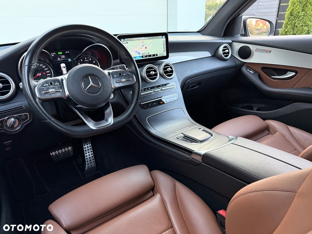 Mercedes-Benz GLC 200 4Matic 9G-TRONIC AMG Line Plus - 21