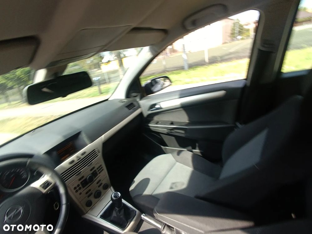 Opel Astra 1.6 Njoy - 11