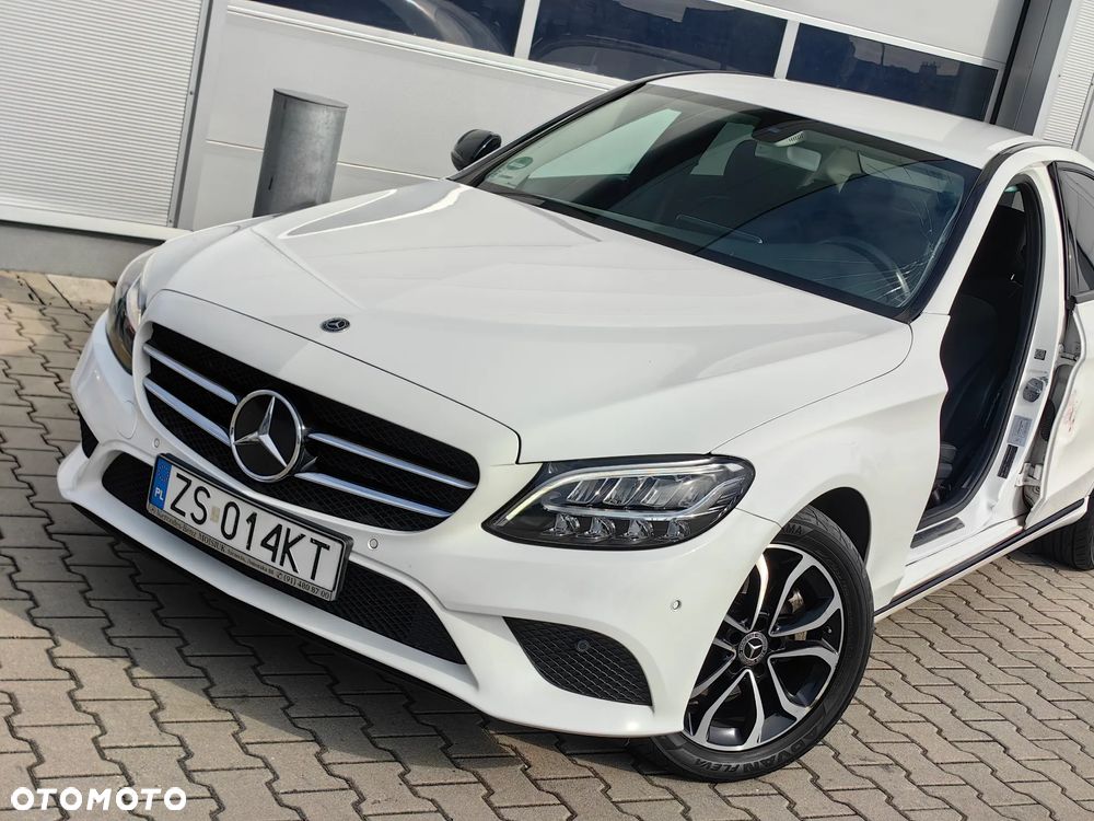 Mercedes-Benz Klasa C 220 d 4MATIC 9G-TRONIC - 32