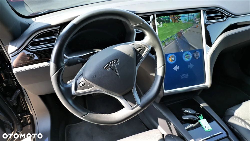Tesla Model S Dual Motor Allradantrieb - 12