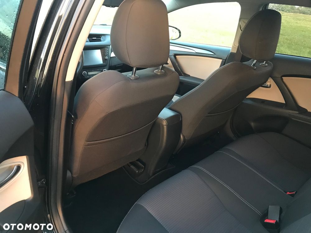 Toyota Avensis - 11