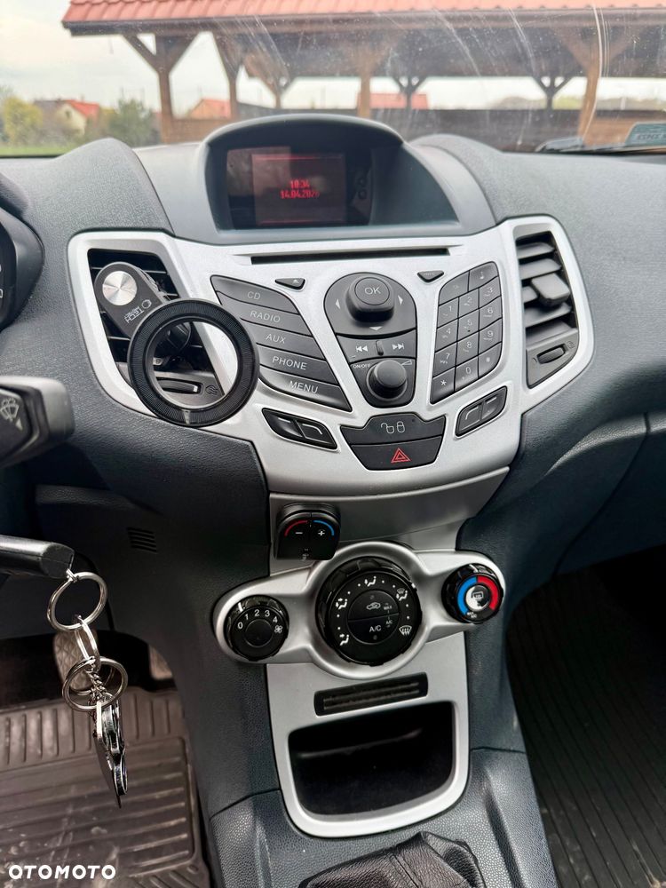 Ford Fiesta - 12
