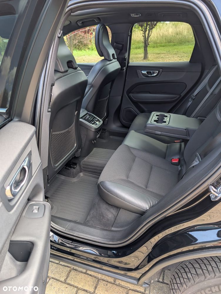 Volvo XC 60 D4 Momentum Pro - 26
