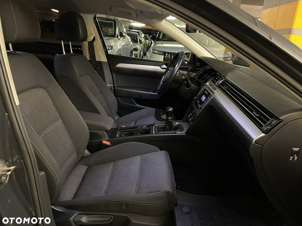 Volkswagen Passat - 12