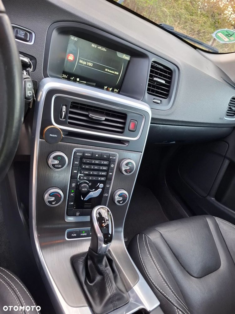 Volvo V60 D6 AWD Plug-in Hybrid Summum - 20
