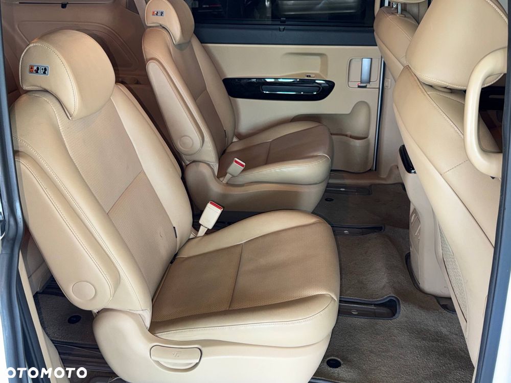 Kia Carnival - 19