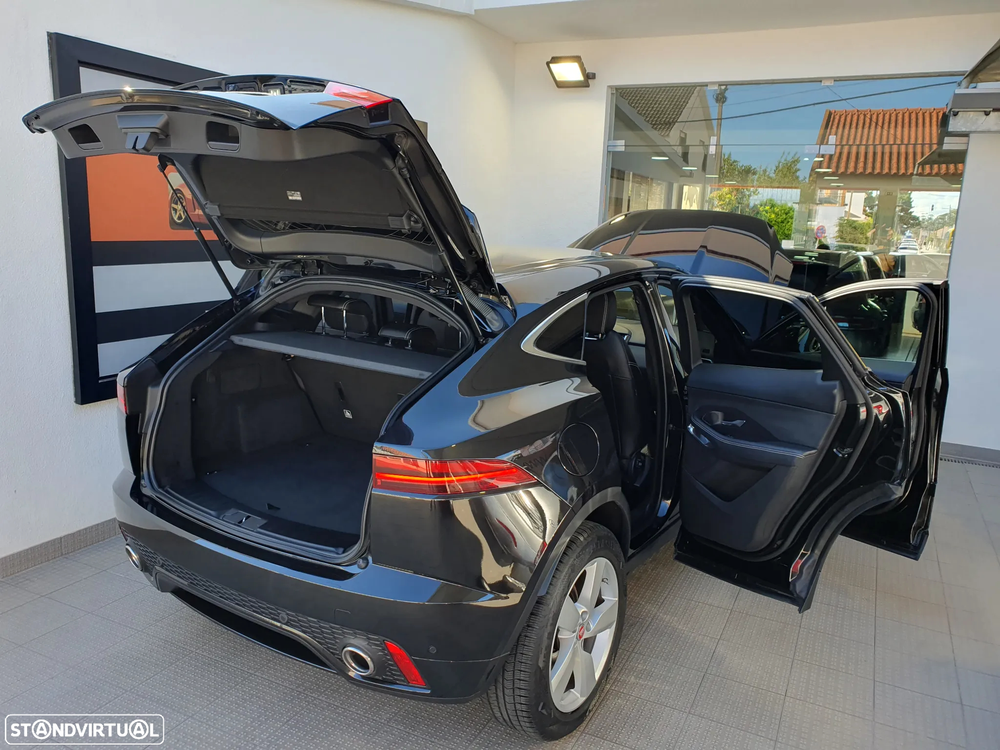 Jaguar E-Pace 2.0 i4D R-Dynamic S - 17