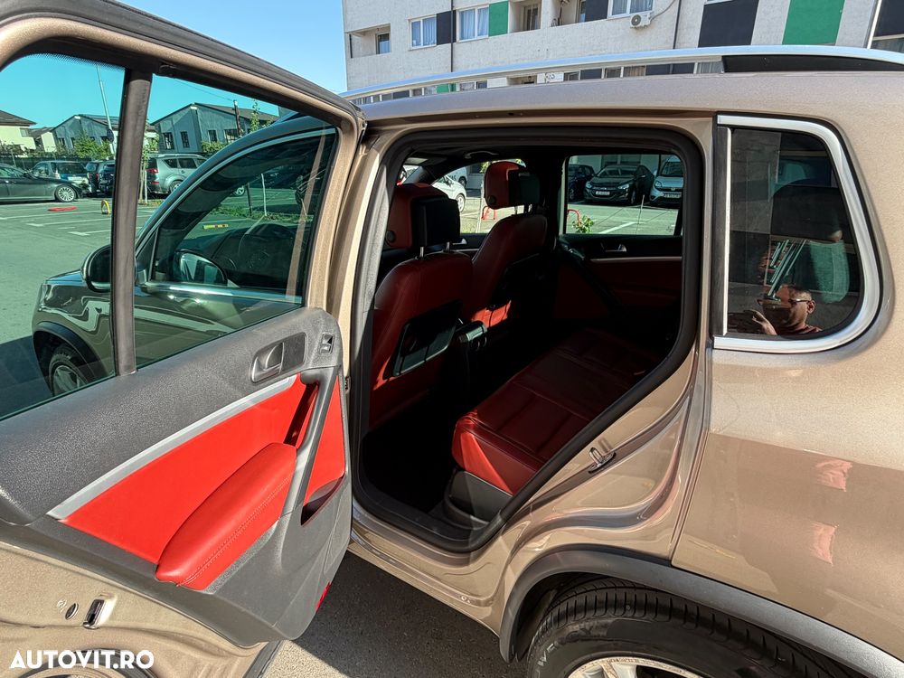 Volkswagen Tiguan 2.0 TDI 4Motion DSG BMT Sport & Style - 10