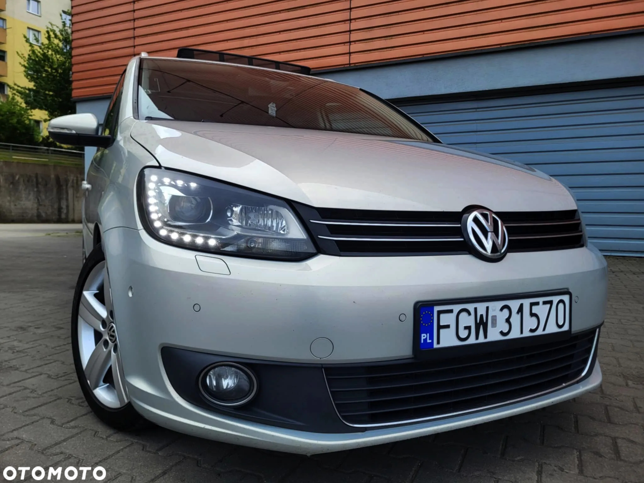 Volkswagen Touran 2.0 TDI DPF DSG Highline - 2