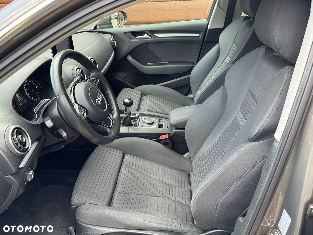 Audi A3 Sportback 2.0 TDI design - 18