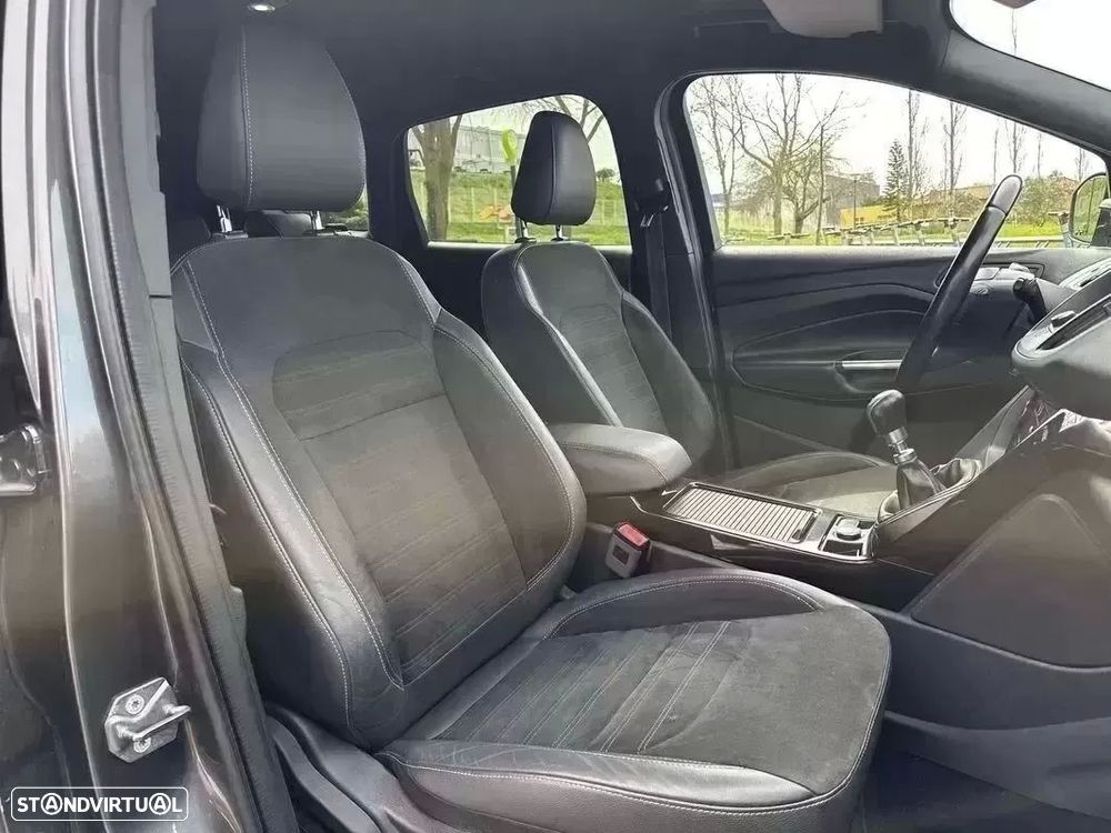 Ford Kuga 1.5 TDCi ST-Line Limited Edition - 44