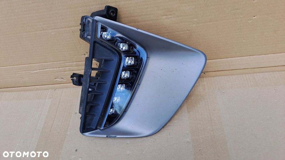 HYUNDAI IONIQ PRAWA LAMPA LED DRL Z KRATKĄ 92208G2000 - 2