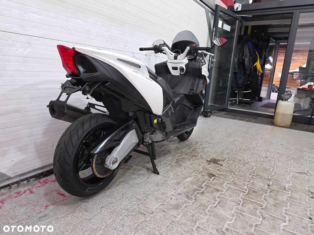 Aprilia SRV 850 - 11